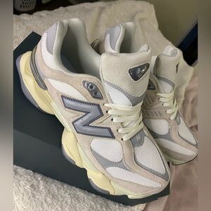 New Balance 9060 Running Shoes Womens size 8 mens size 6.5